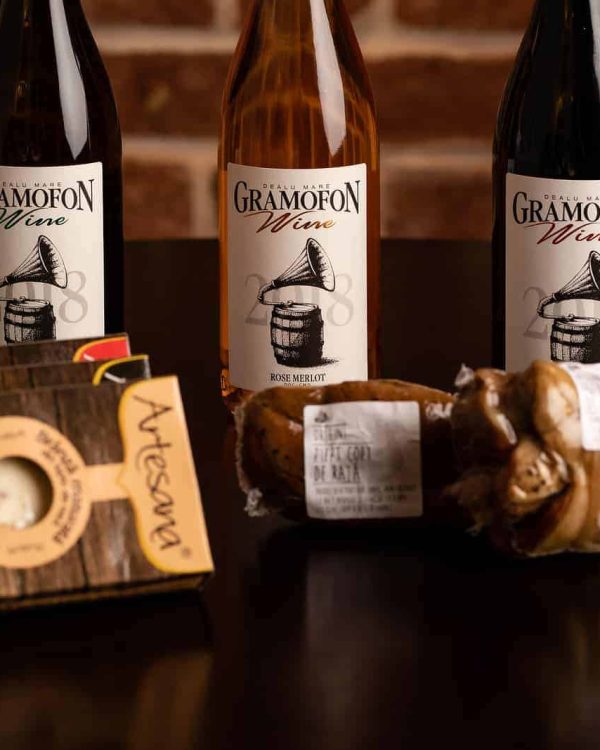 Gramofon Wine, Meat & Cheese
